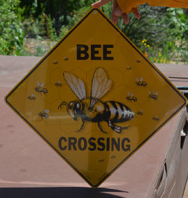Sign, metal - Bee Crossing
